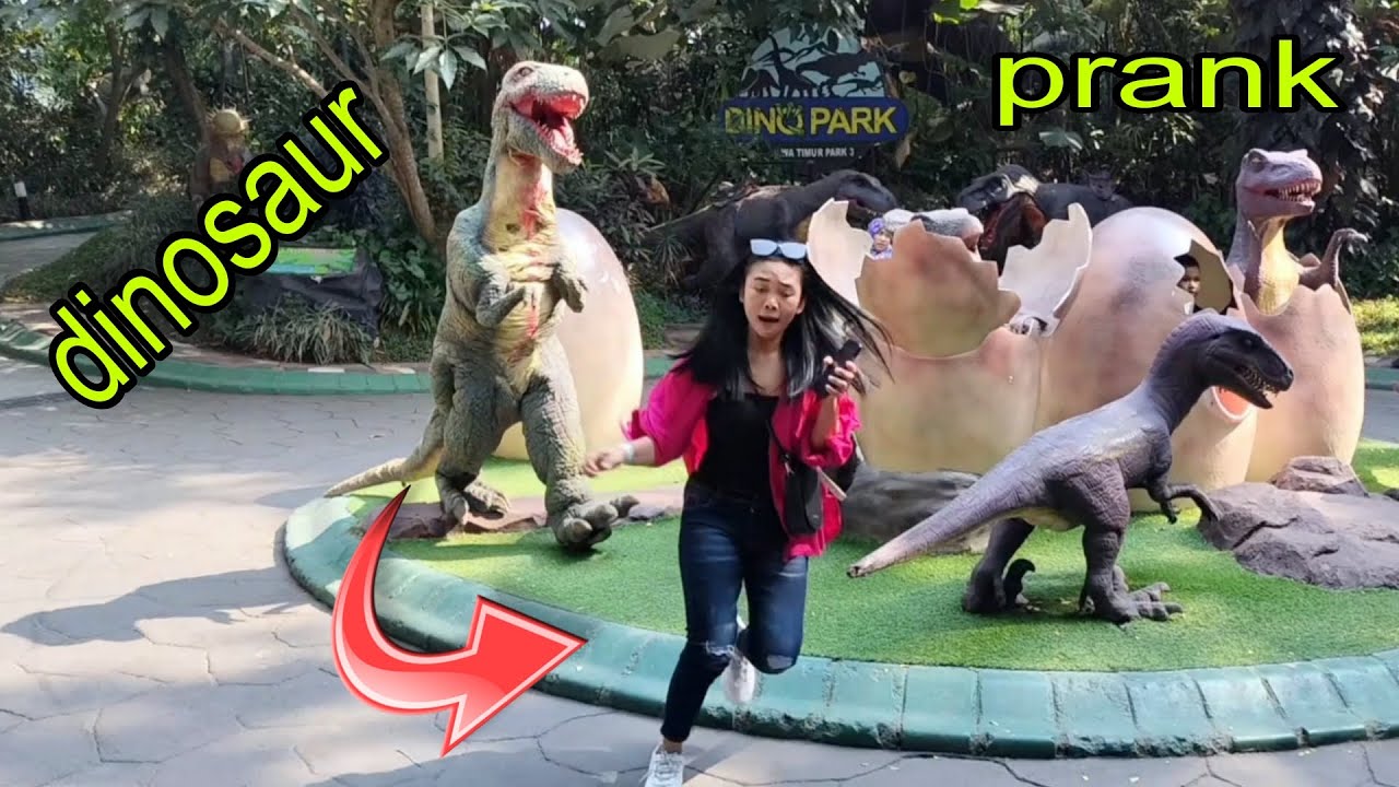The best of Jurassic Park!!!  Indonesia dinosaur prank.