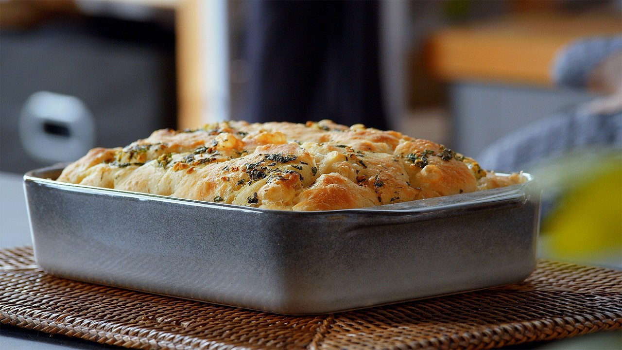 Focaccia mit Kr&auml;utern: einfaches Rezept f&uuml;r italienischen Klassiker 🌿🍞