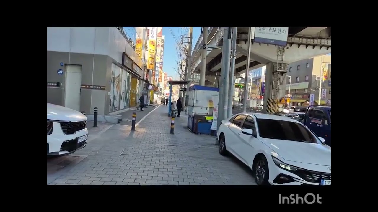 Korea’s alleys and streets.Ordinary time. Extraordinary traces.나는 한국의 골목과 거리,그리고 시간을 기록합니다.