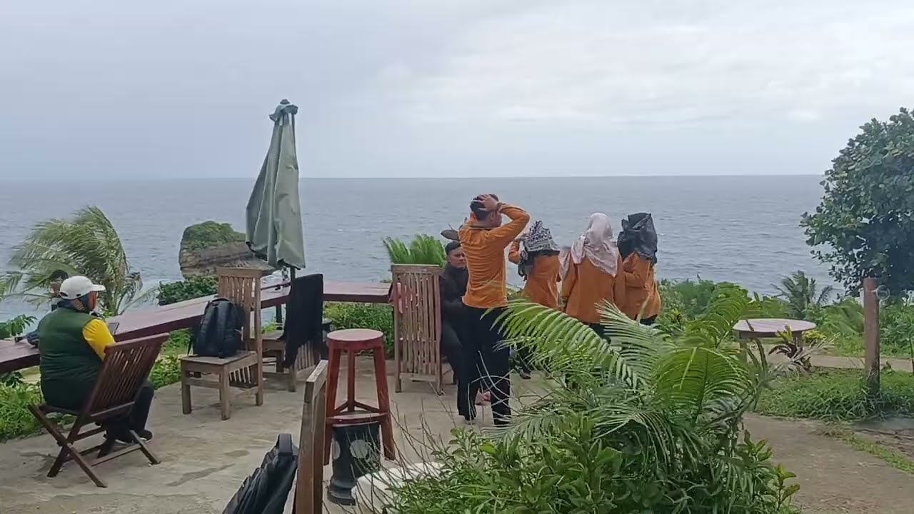 MELIHAT LUASNYA SAMUDRA DARI PUNCAK SONGGO LANGIT PANTAI PUDAK NGADIPURO BLITAR