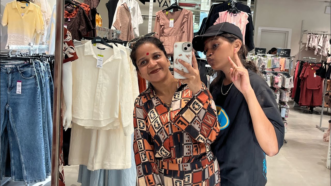 Mangalwar Market Surat Tour 😱 Cheapest Shopping Ever!! #suratvlog 