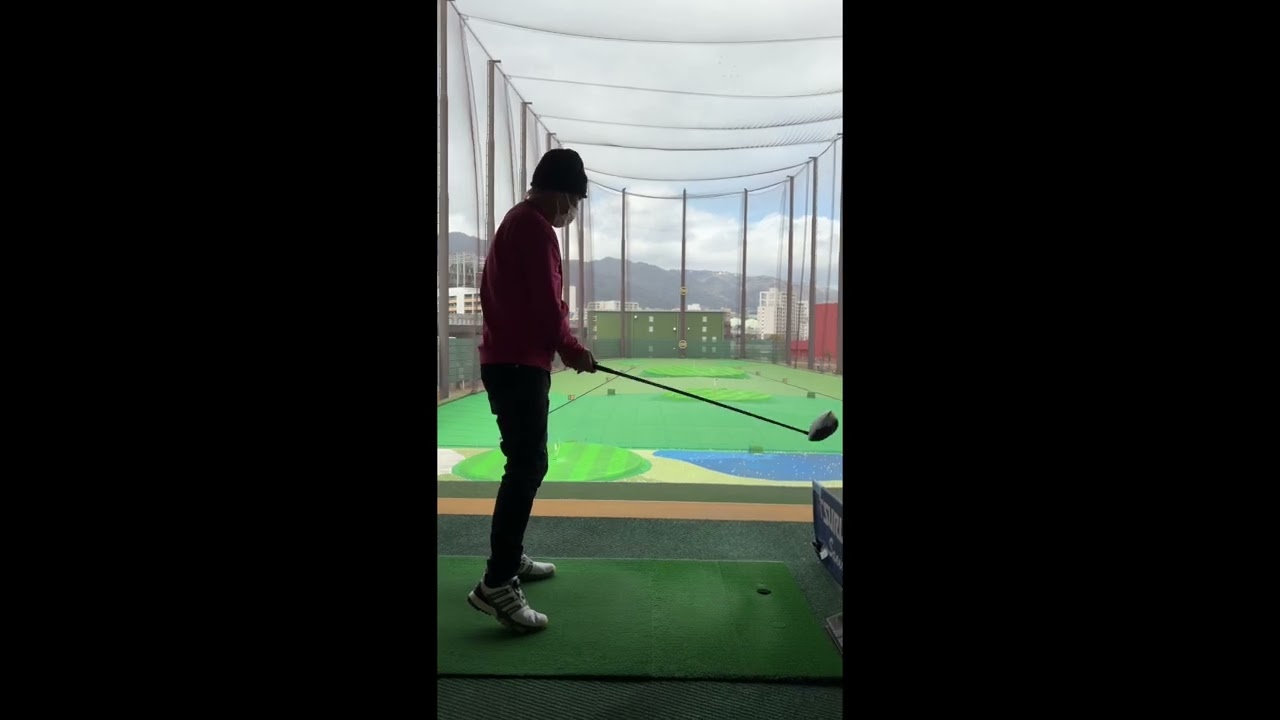 密かに練習をする店長　ドライバーver