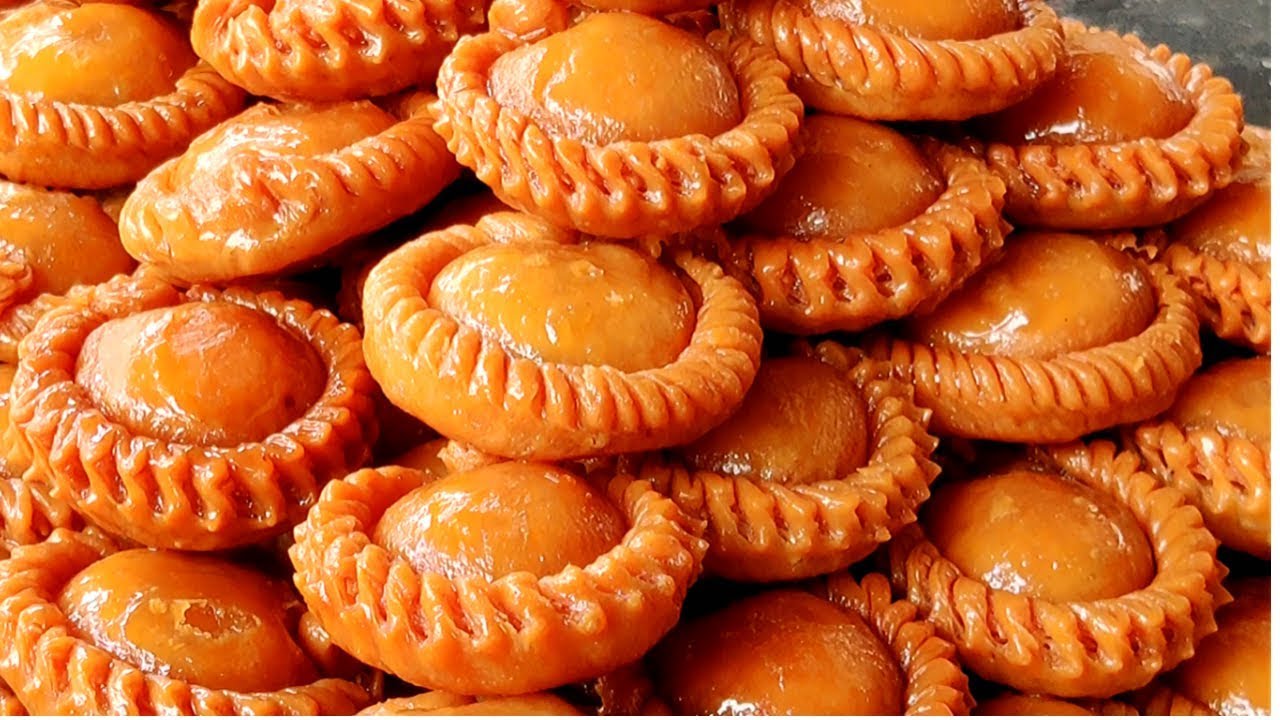 How To Make Kova Puri Sweet | Koya Mawa Burfi Recipe | Gujiya Sweets | Chandrakala Sweets Indian