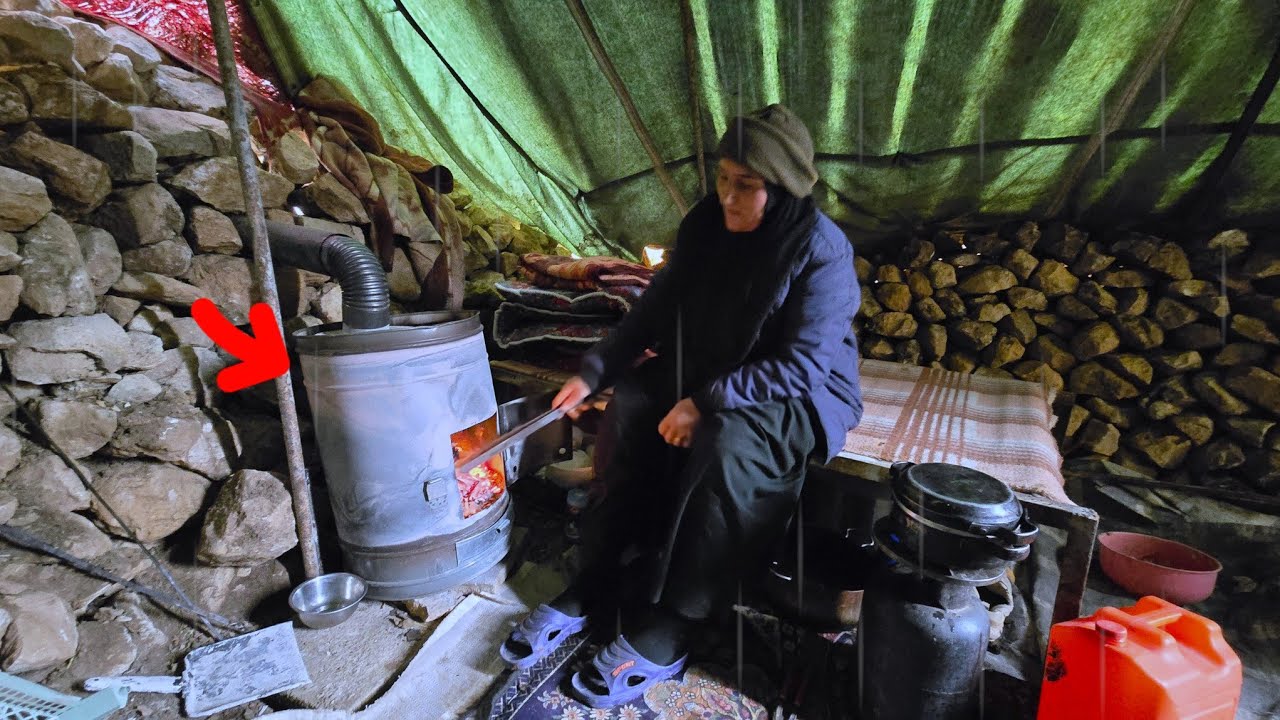 A Mother Thrown Out by Her Son – Surviving Alone in the Freezing Mountains
