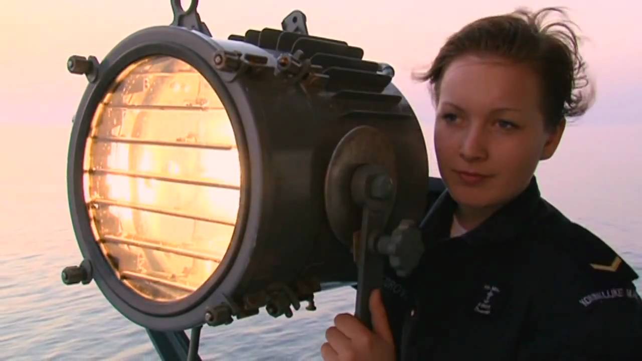 Hr.Ms Tromp voorbereiden voor missie Atalanta