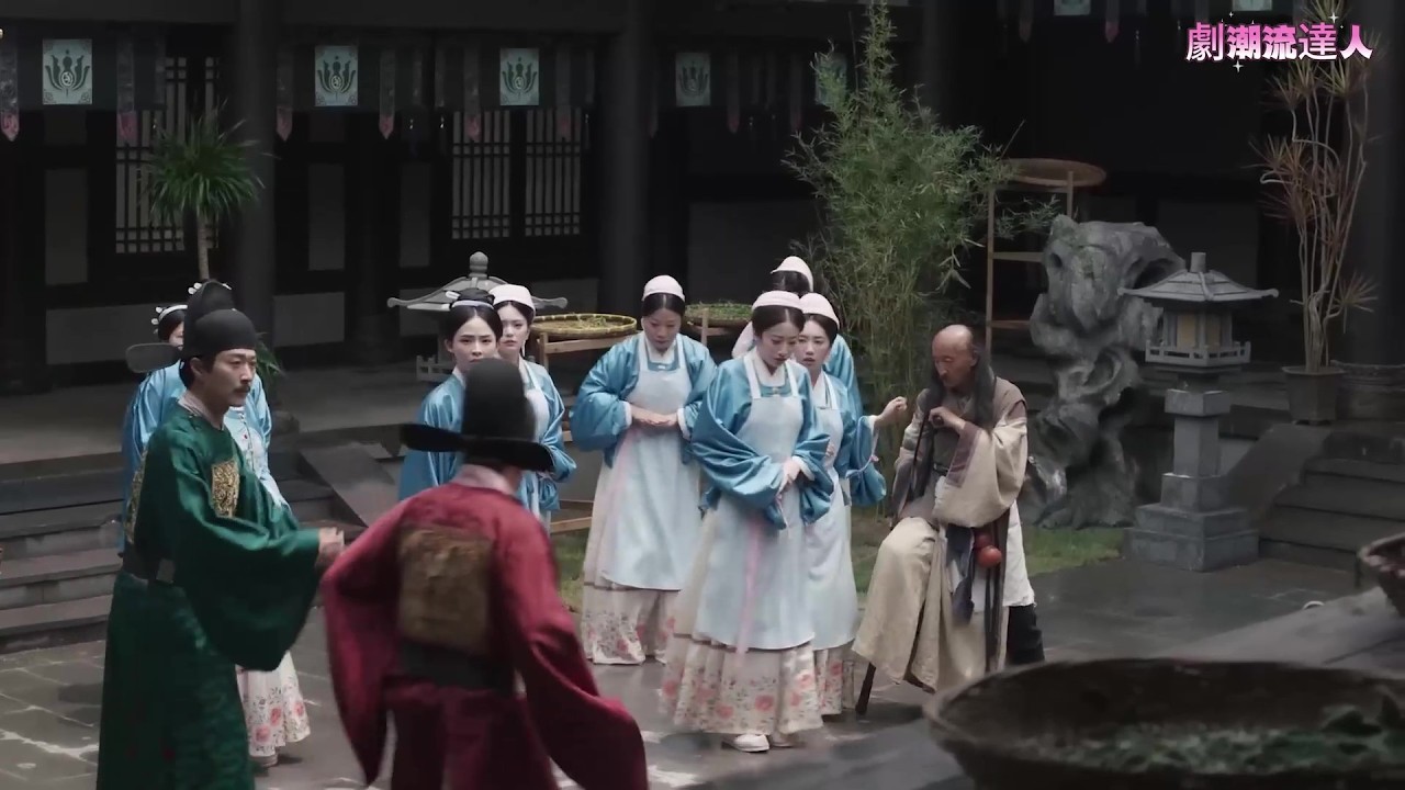狗官瞧不起瘸腿老頭轟他出門，哪料老頭身份不簡單，連皇帝都禮讓三分！ 💕 Chinese Television Dramas  #中国电视剧 #最新電影 #最新電視劇 #最新古裝劇