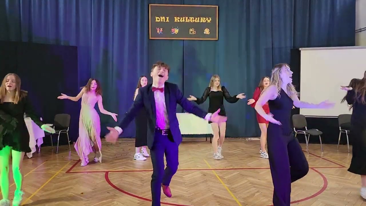 IIIb Shut Up And Dance - The Kissing Booth 3