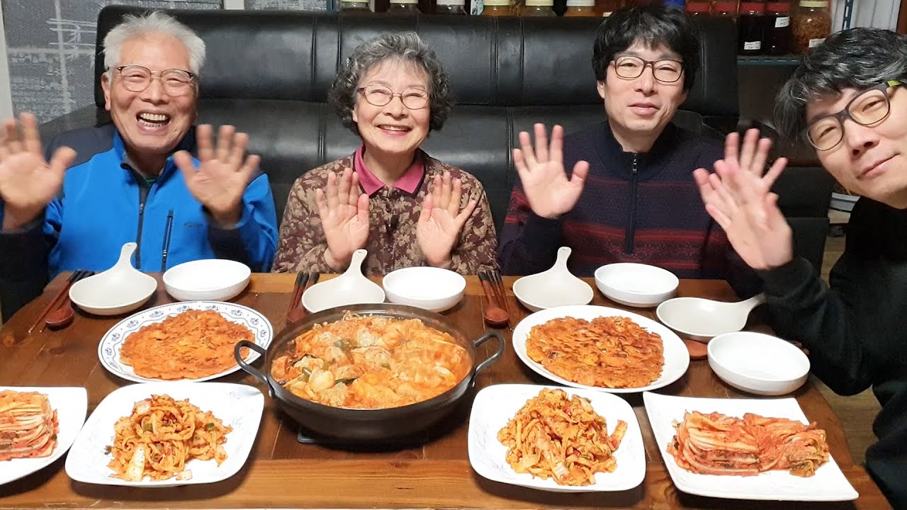 с Новым Годом! Рецепт острого тушеного мяса с клецками кимчи (блины кимчи, приправленная капуста)