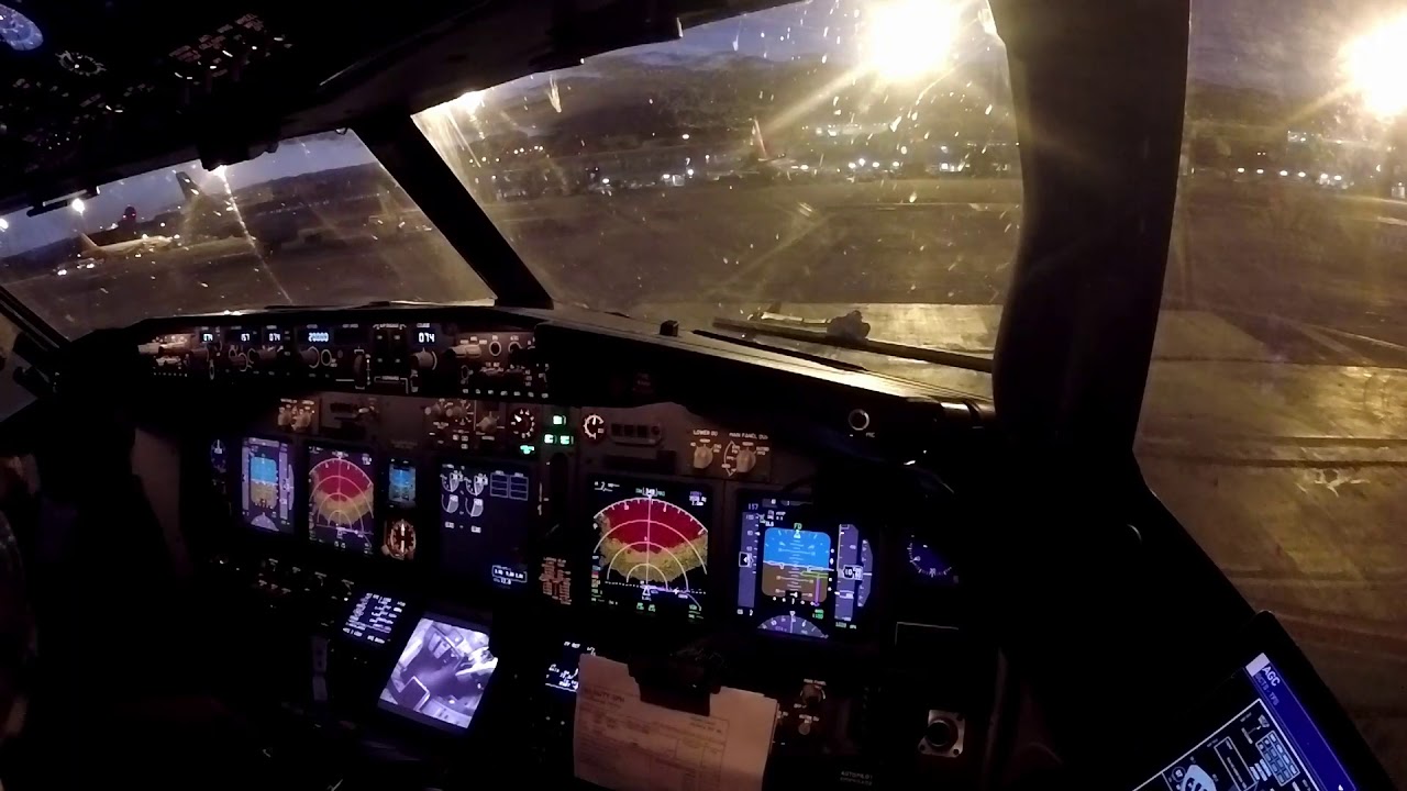 Boeing 737-800 - Night departure from Tenerife - cockpit view
