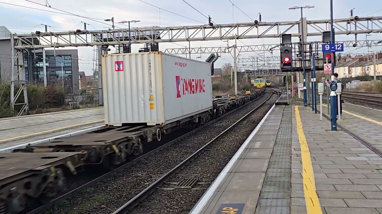 Southampton to Bashford hall with 66415 passing Stafford with horns 