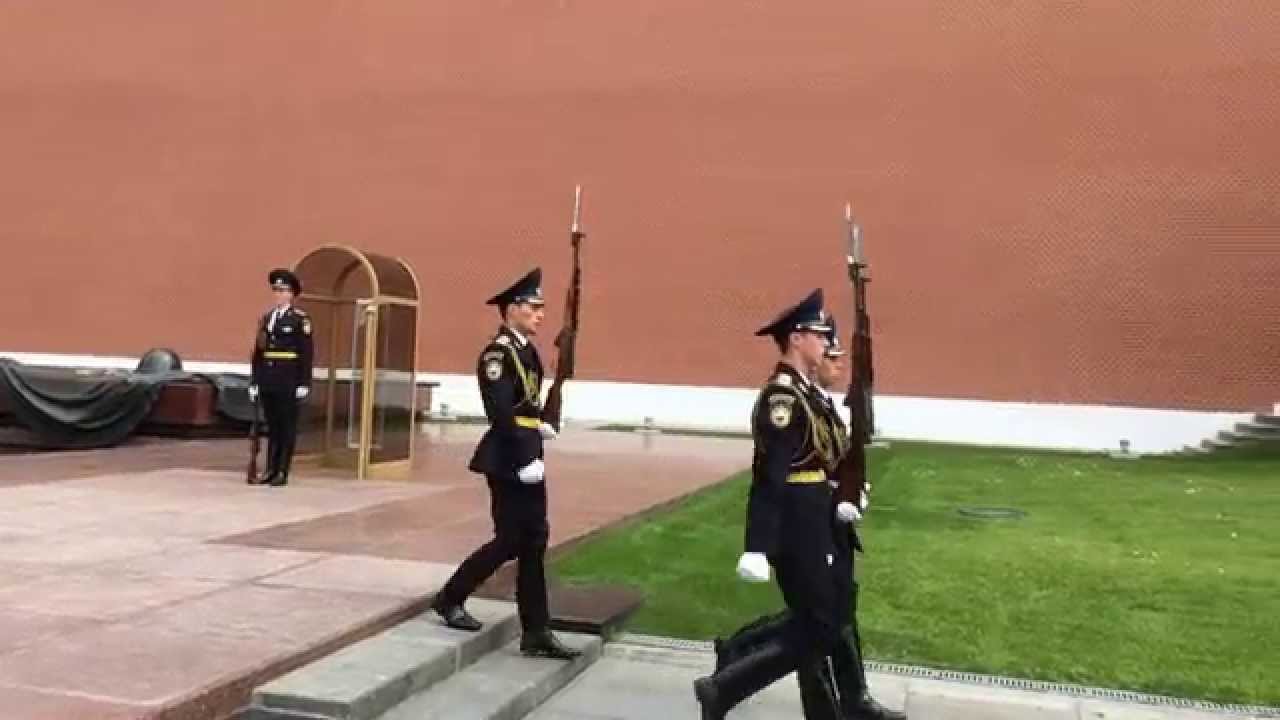 Kreml Wachablösung - Wachwechsel des Kreml Regiments am Grab des unbekannten Soldaten
