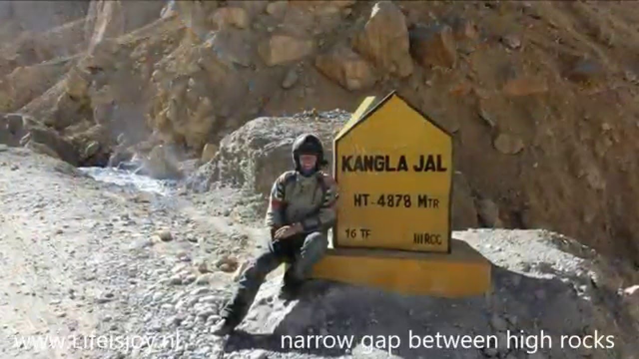 Himalaya 4/11 Lachulung pass first 5000+ in Ladakh kingdom road trip on Royal Enfield motorbikes