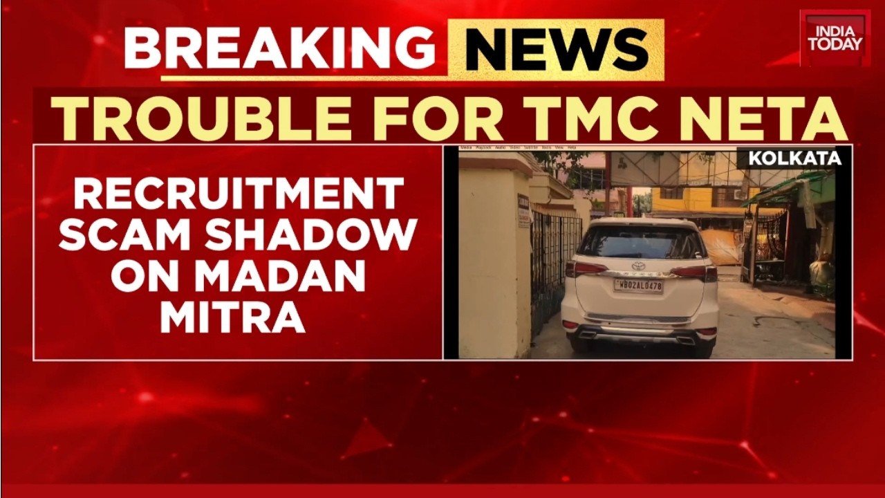 ED проводит обыски у депутата TMC Мадана Митры на фоне требования 19 депутатов-мятежников о призн...