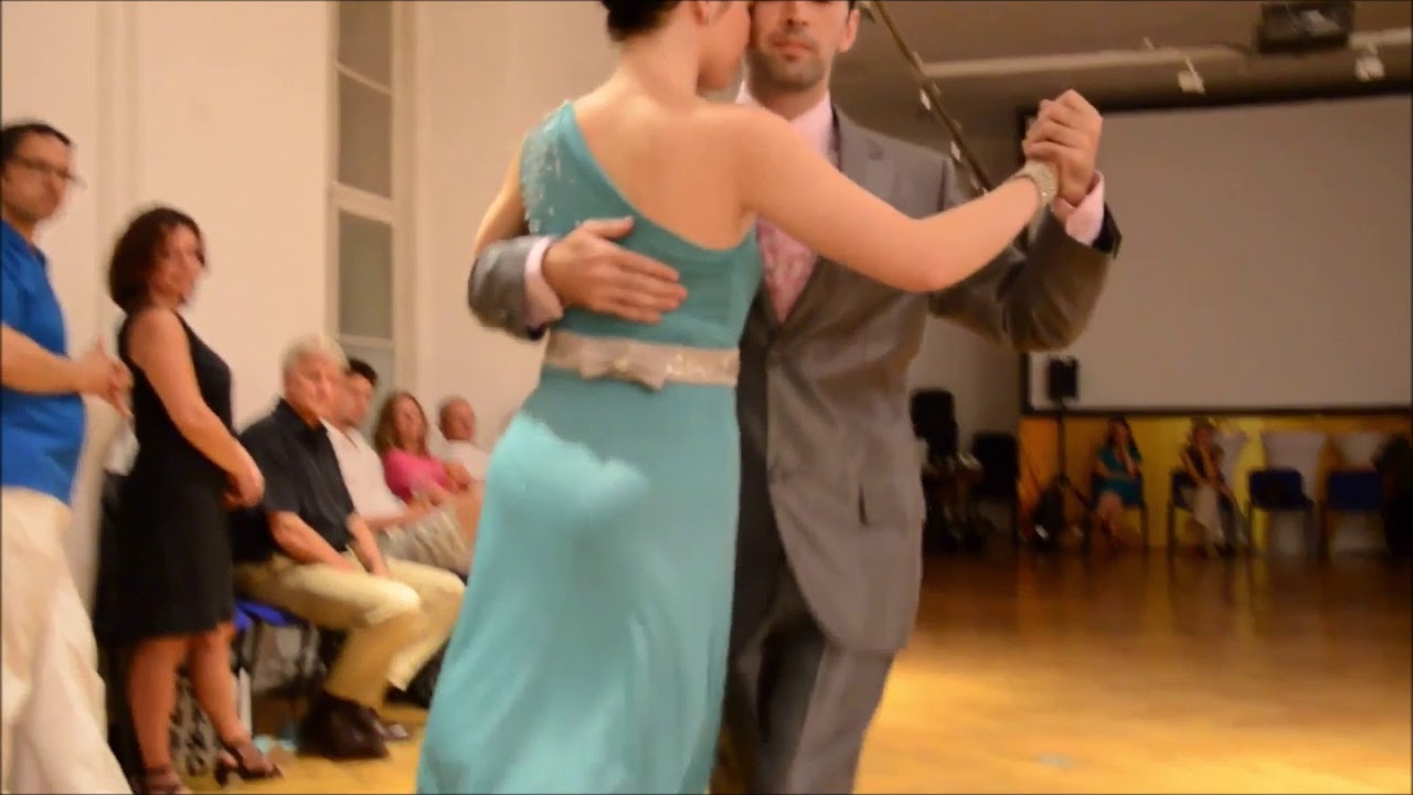 CLASES DE TANGO   Adornos de la mujer en la caminada