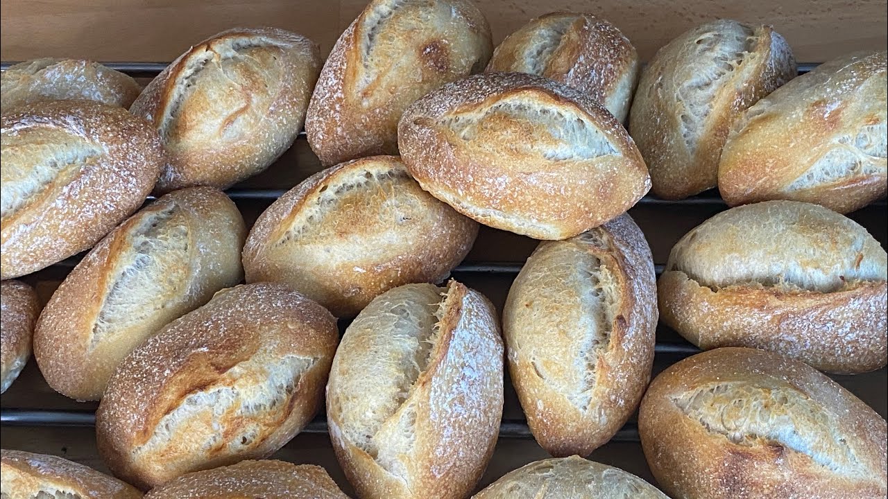 ميني باكيط بالخميرة البلدية mini baguette au levain naturel 👍😋