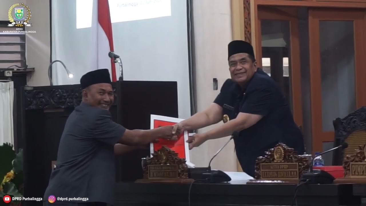 Penyampaian Pandangan dan atau Jawaban umum Fraksi atas jawaban Bupati terhadap Raperda Prakarsa