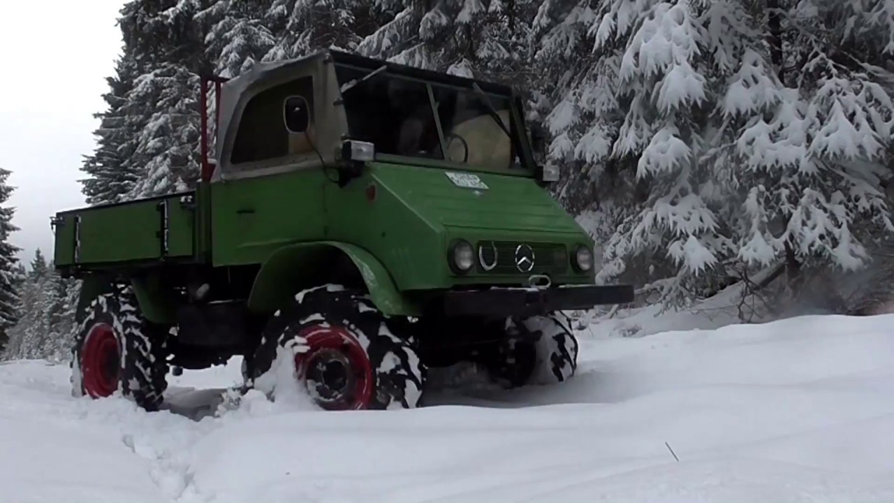 Unimog 411 am Limit im Schnee 