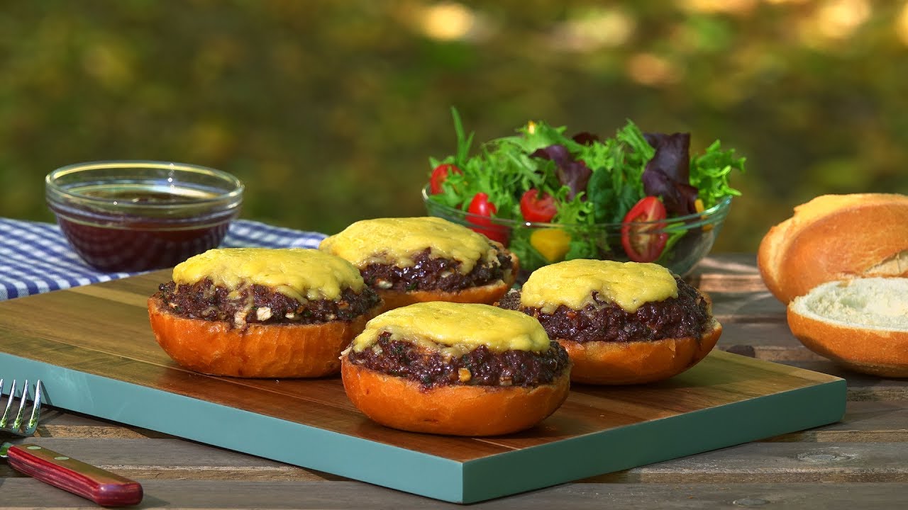 Meaty BBQ Rolls &ndash; A New Twist On An Old Classic