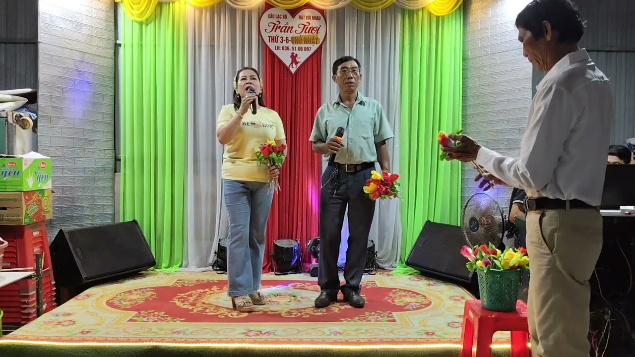 Anh út & chị nàng hai giao lưu CLB trần tươi ca khúc vùng lá me bay 