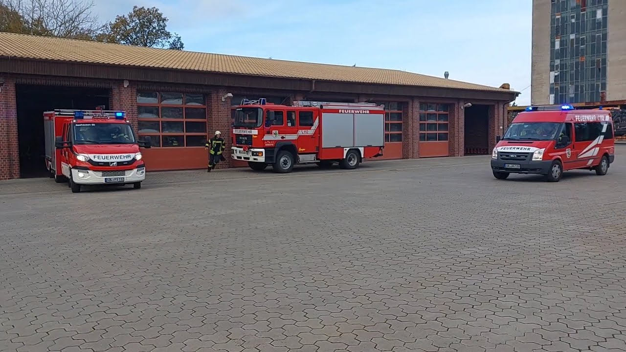 ELW und VRW der Feuerwehr Seehausen auf alarmfahrt