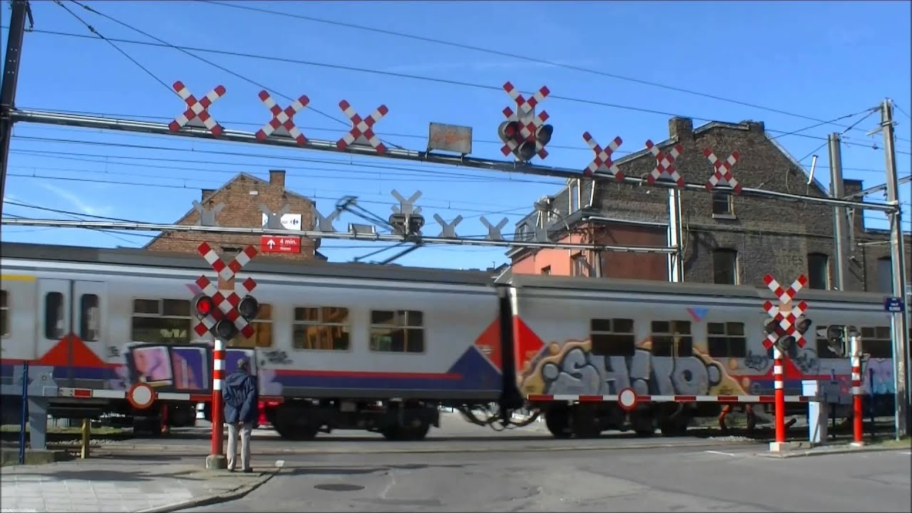 Spoorwegovergang//RR-crossing//Passage a niveau Wandre,  Rue Du Pont De Wandre (1), B