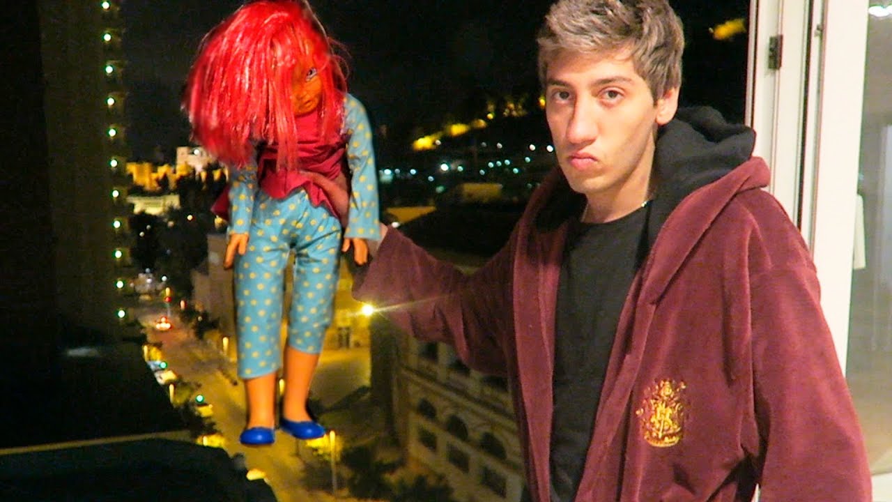 TIRO LA MUÑECA MALDITA POR LA VENTANA !!! | Las llaves misteriosas