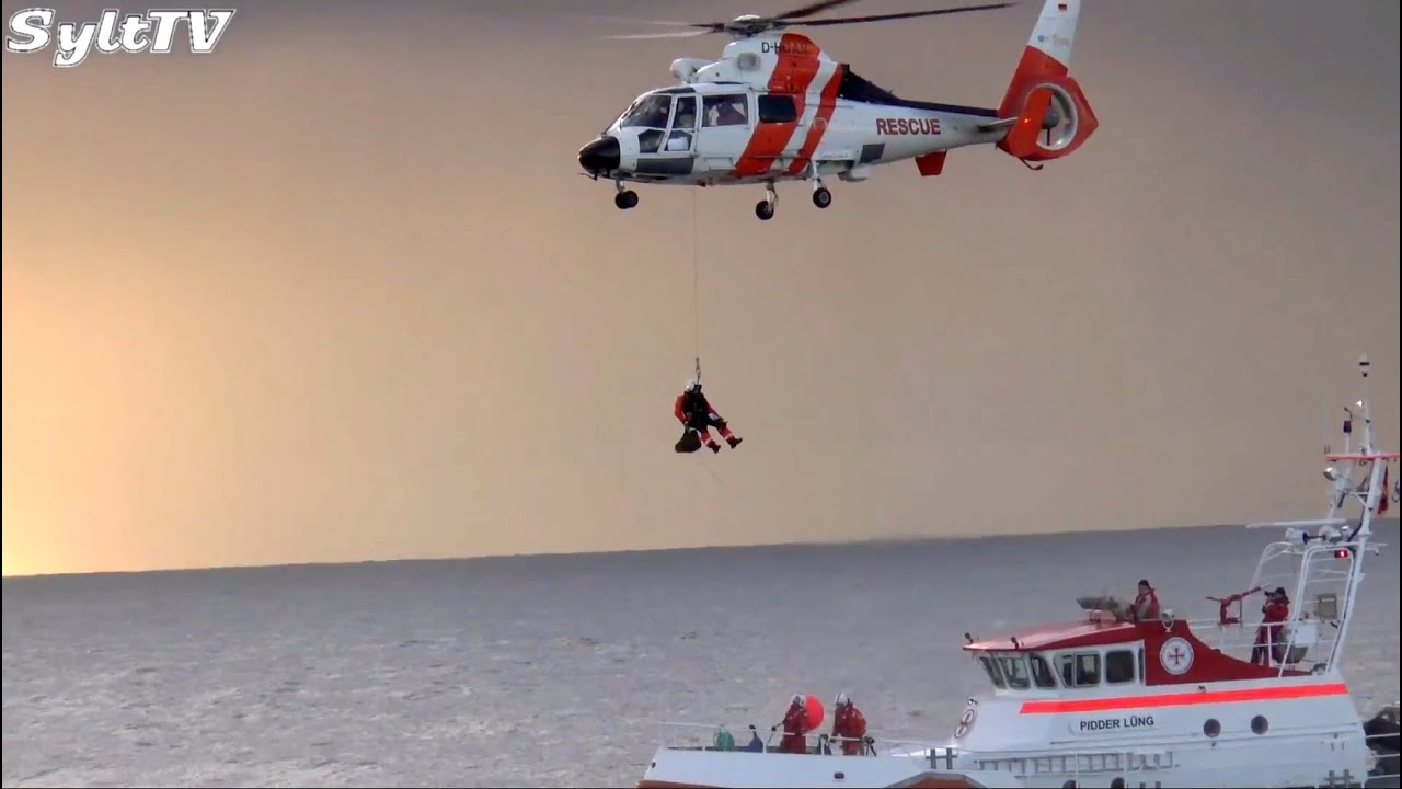 Sylter Strand Kulisse für Rettung mit Offshore Helicopter