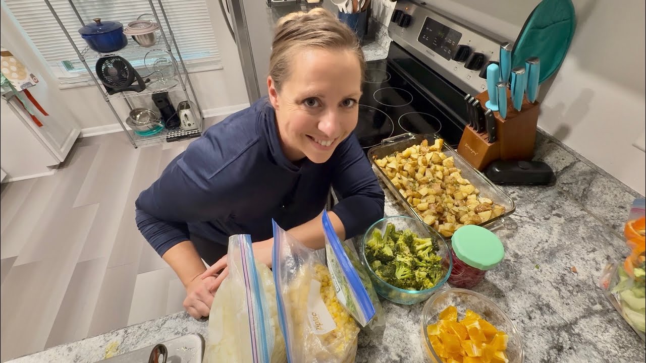 Freezer prep for easy healthy meals | Lots of chopping so I don’t have to do it later 