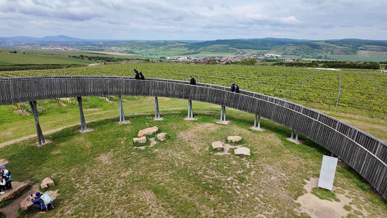 Kobyli vrch - unik&aacute;tn&iacute; spir&aacute;lov&aacute; stezka nad vinohrady