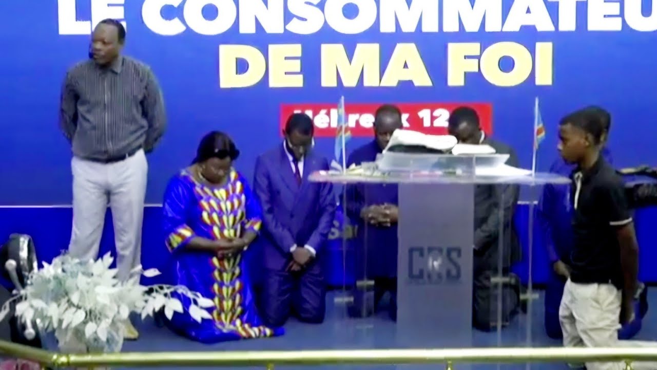NDEKO ELIEZER NA ÉQUIPE NAYE CHEZ PASTEUR WALESA PONA PRIÈRE 