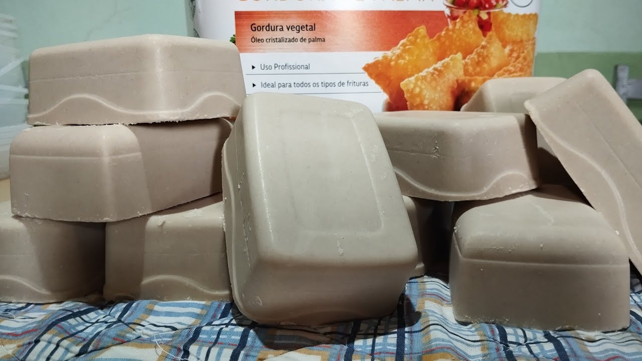 Como fazer um sabão potente de gordura vegetal com sal e bicarbonato