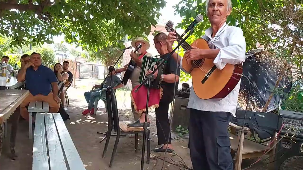 Duo Gómez-cabral con flores/enciso