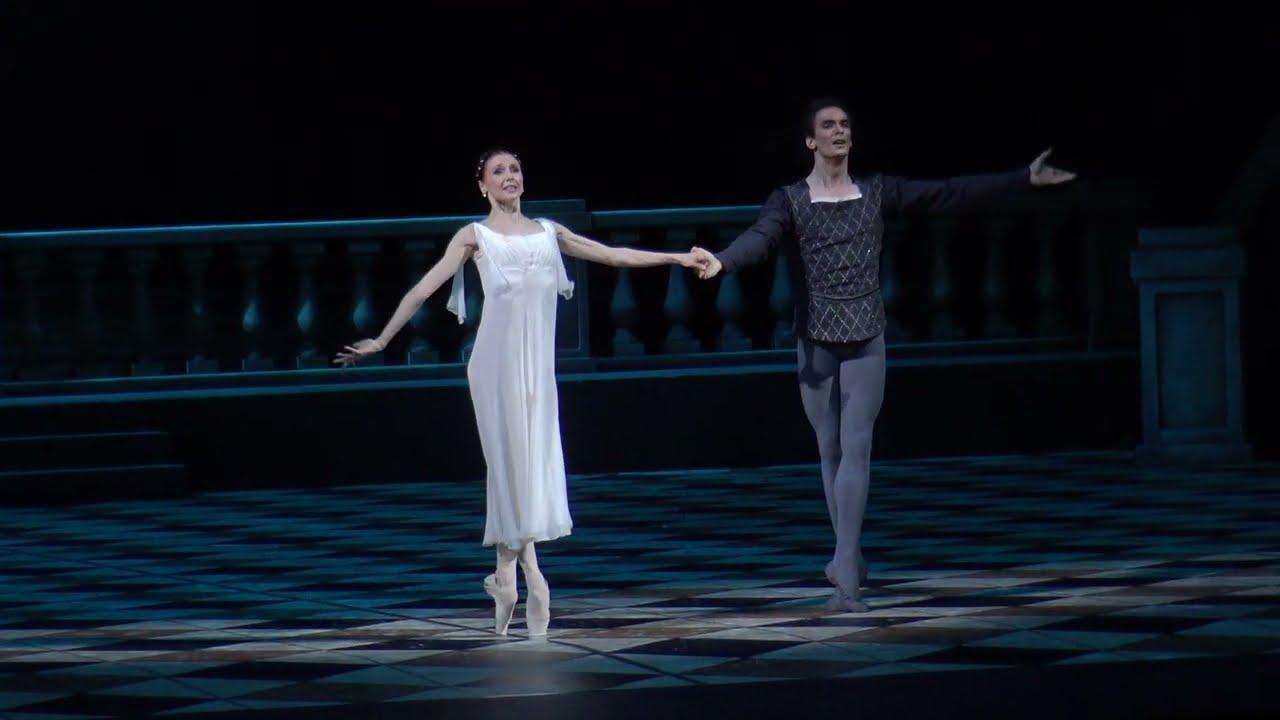 Svetlana Zakharova and Artemy Belyakov in ballet Romeo and Juliet
