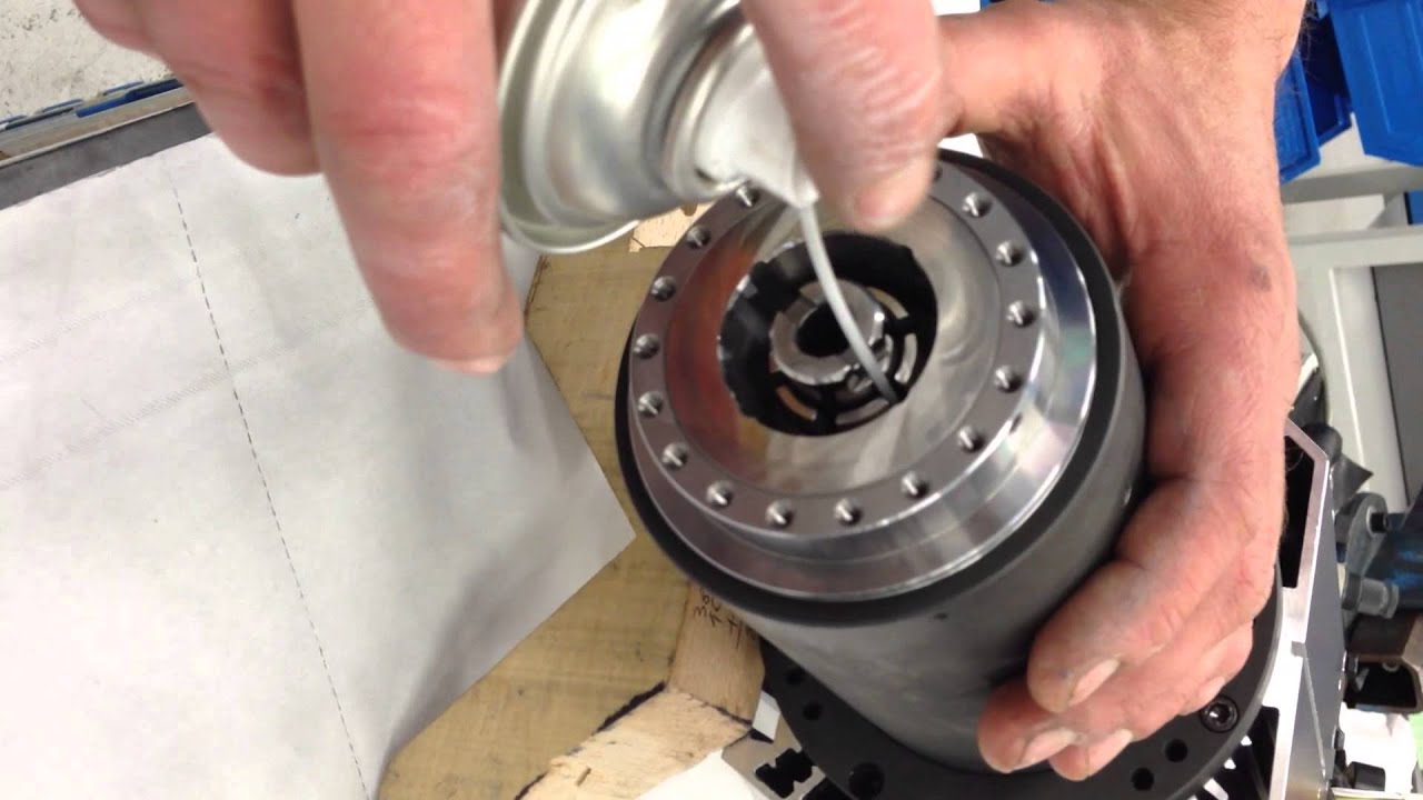 Auto tool change spindle cleaning