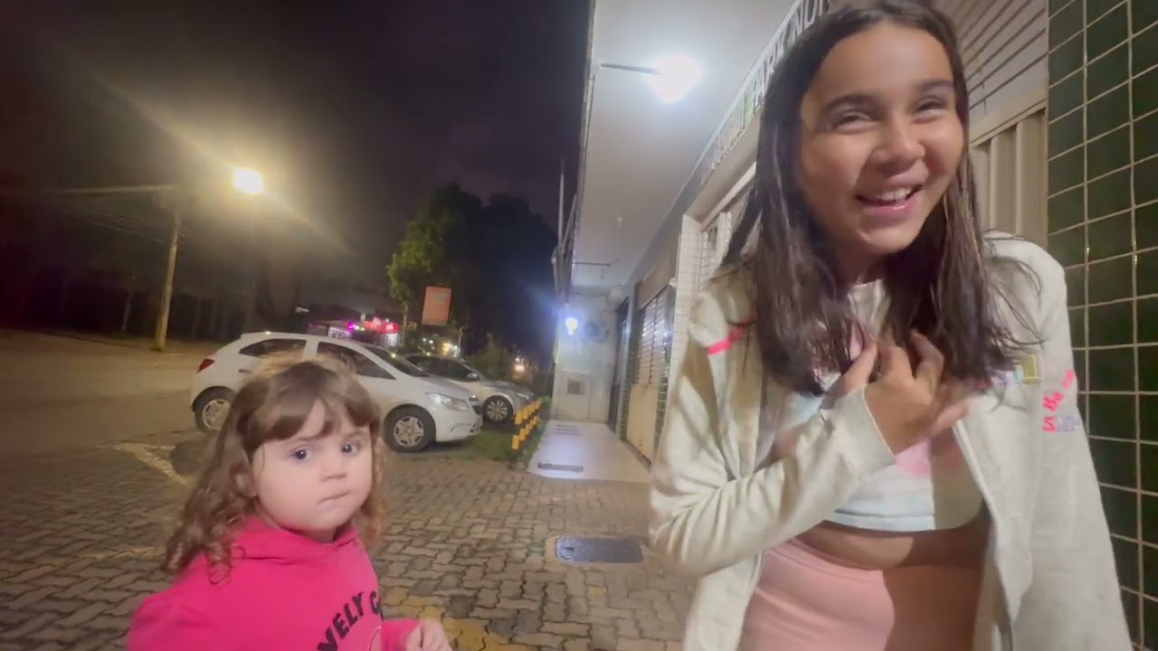 Brincadeiras de rua, na época da minha mãe eles brincavam assim!