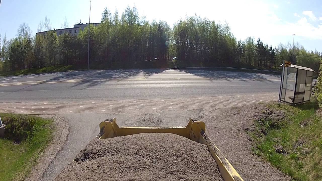 Yanmar Vio10 loading C12R Dumper