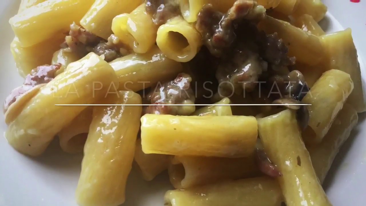 Pasta risottata con funghi e salsiccia