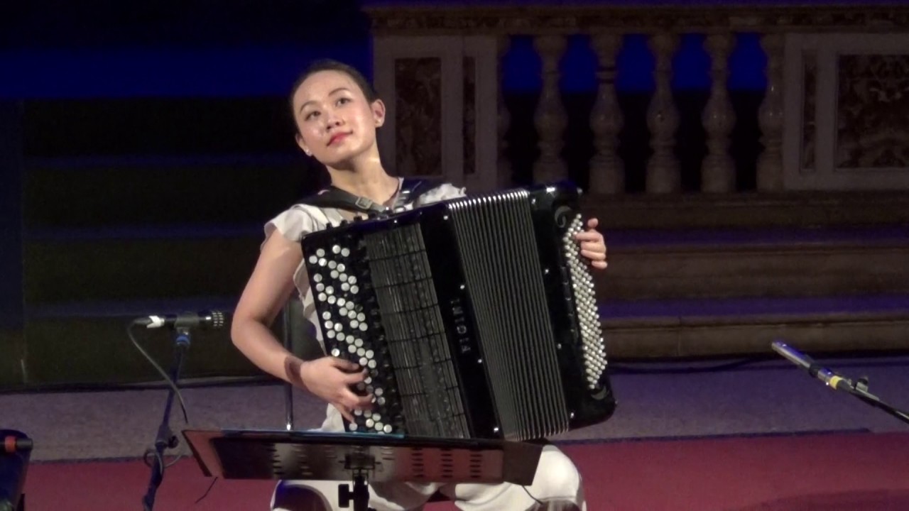 Hanzhi Wang recital in Italy plays Passing 1 and Menuetto