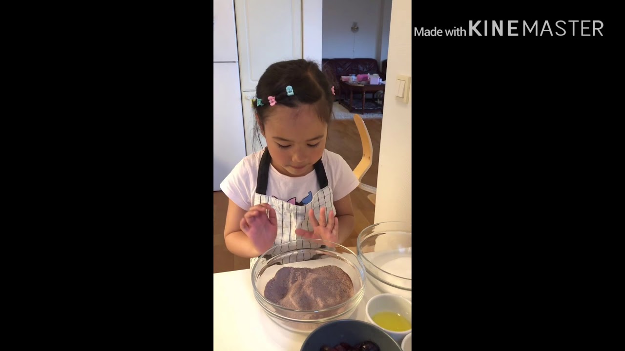 Sjokolademuffins med kirseb&aelig;r lagde av Sonia