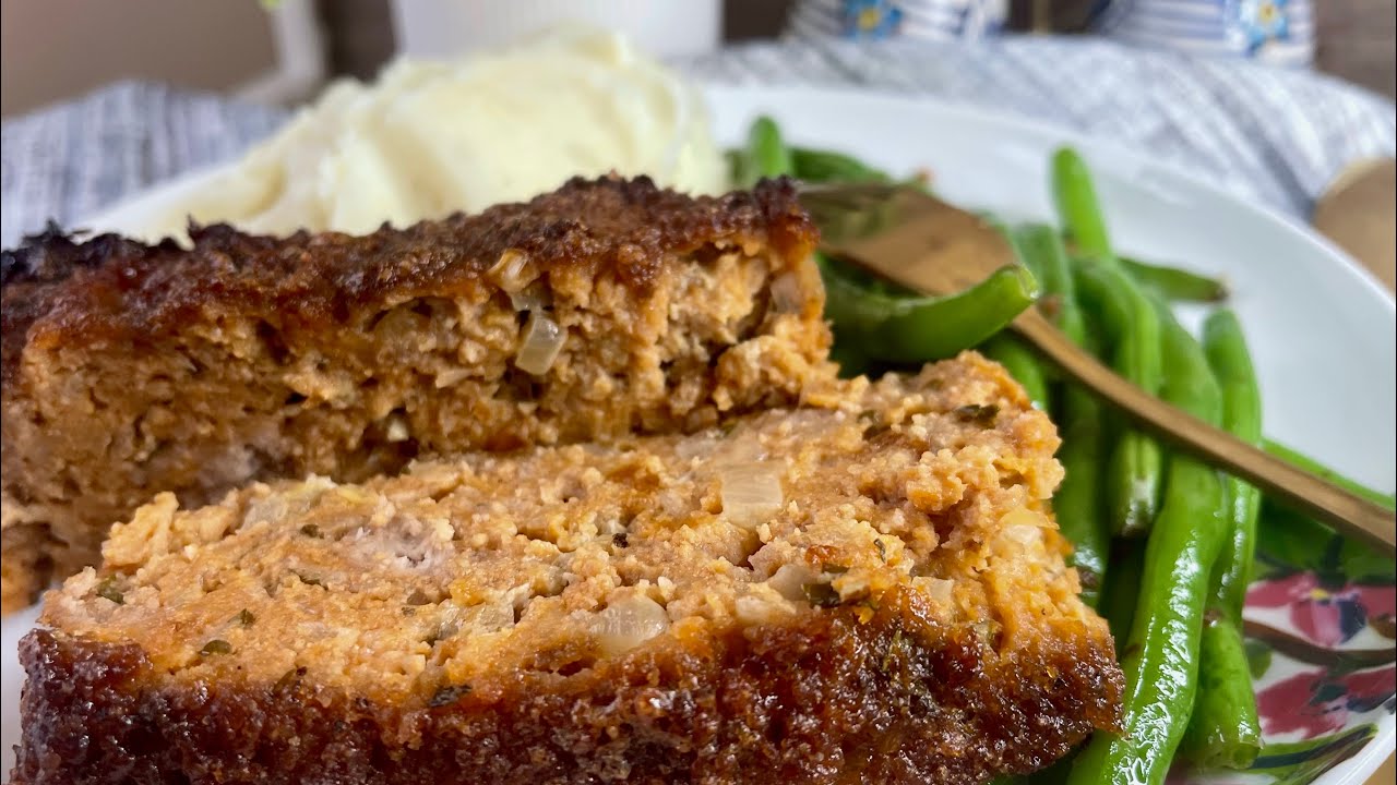 Easy Meatloaf Recipe- The Lazy Girls Kitchen