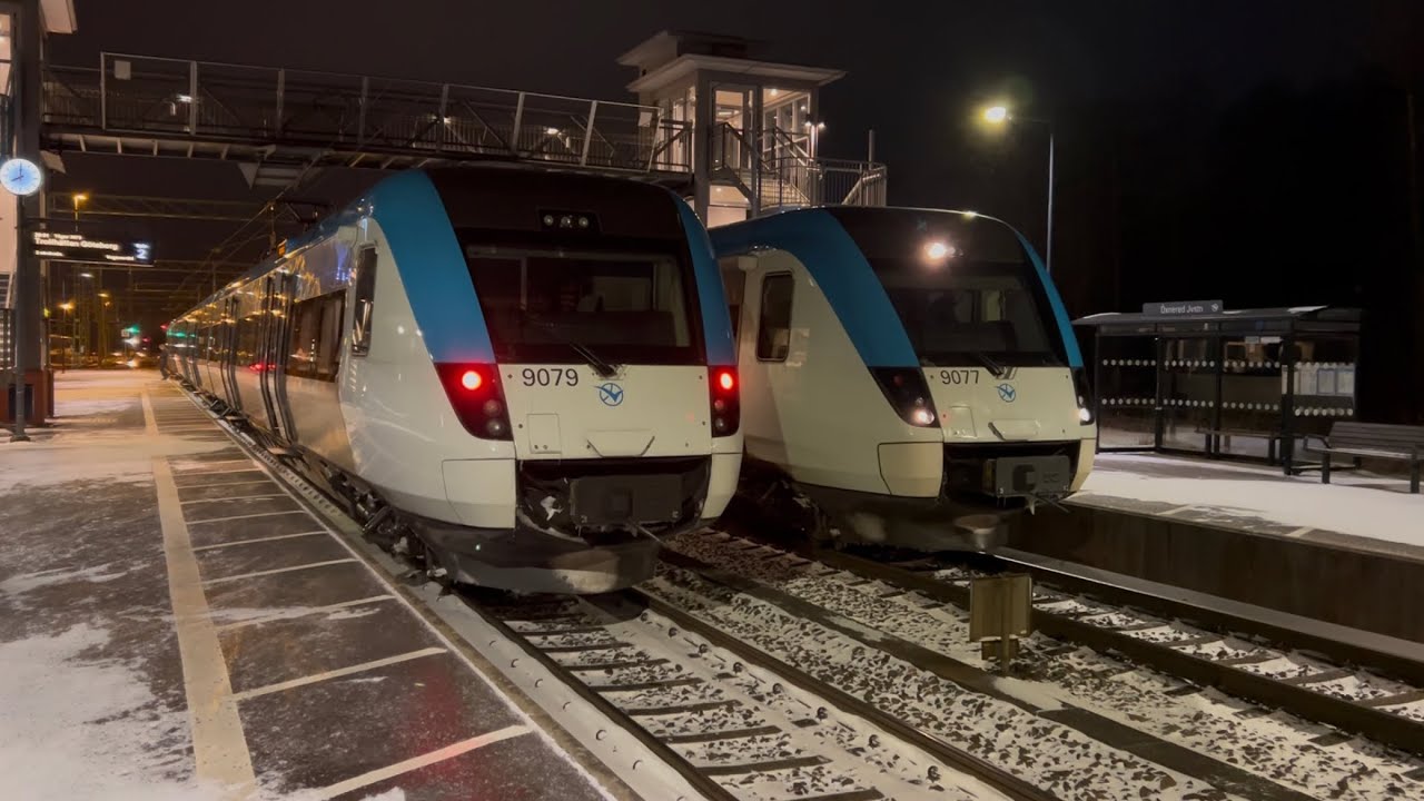 Två SJ Regionaltåg på Öxnered station - Two SJ Regional trains in Öxnered, Sweden