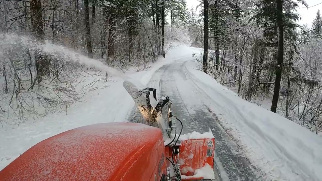 A video of one custormer and blowing out the snow from my solar panels.