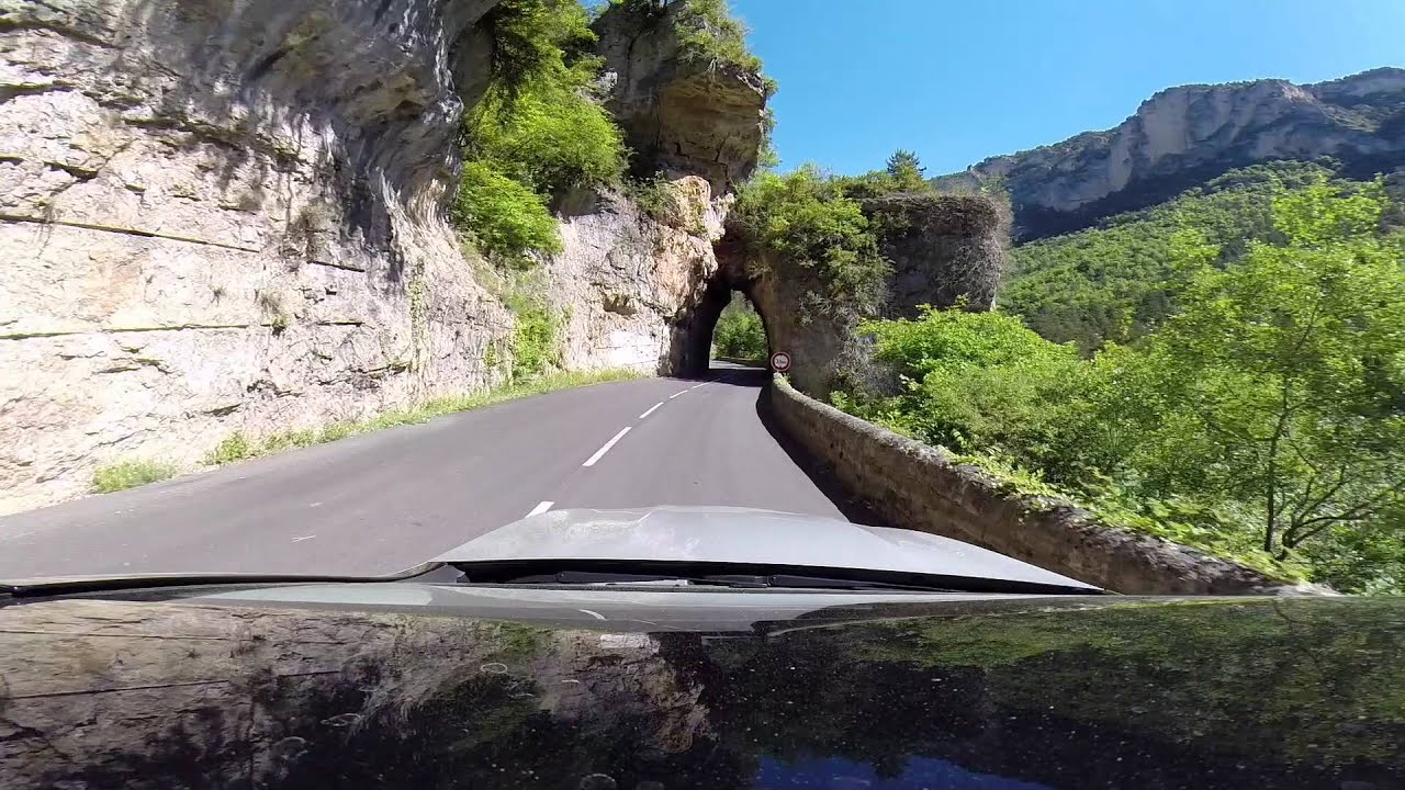 Kip caravan op safarie door de Cevennes France 2015