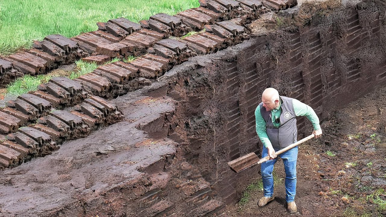 How Irish People Cut Tons of “Mud Fuel” the Old Way