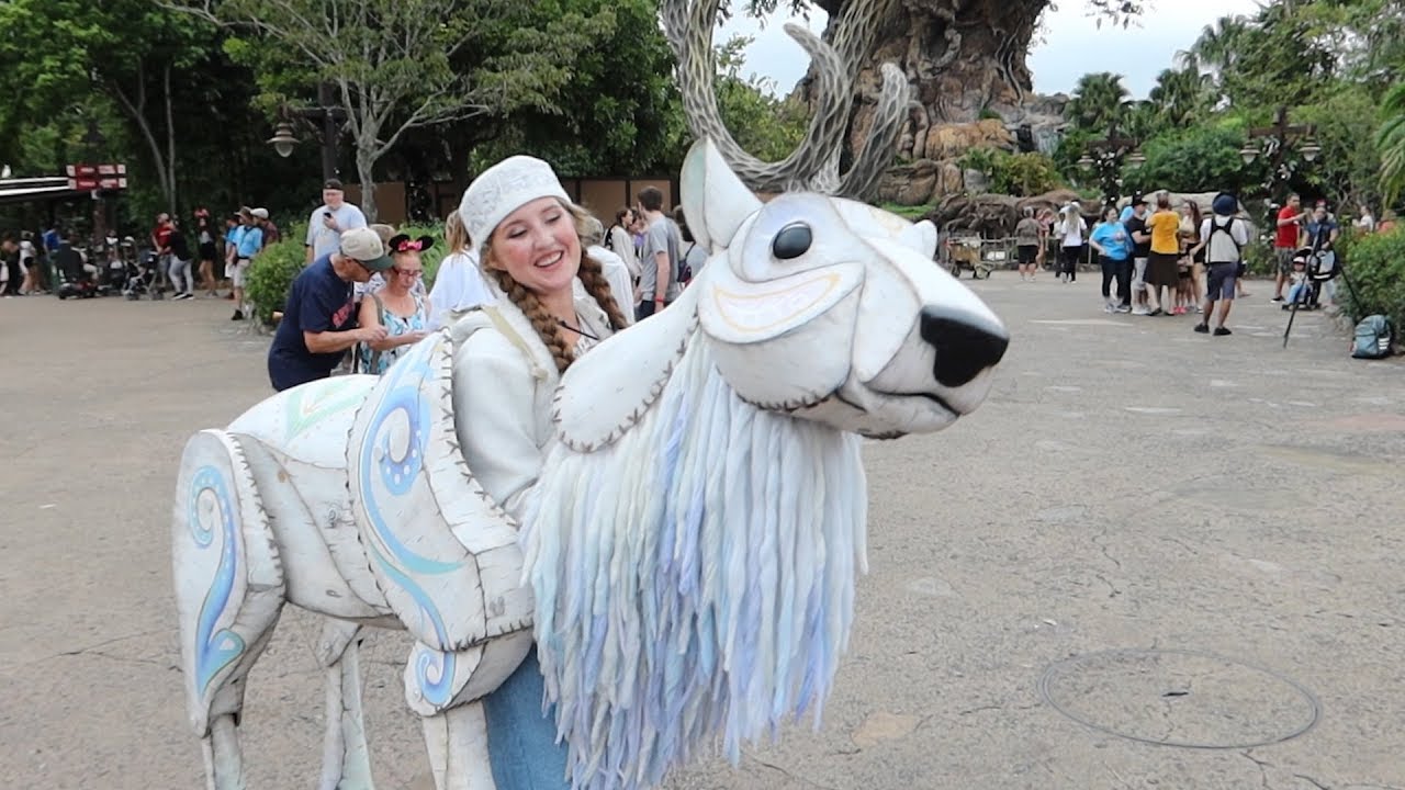 Christmas Is Amazing At Disney's Animal Kingdom!! | Characters in Holiday Outfits, Food & Puppets!!