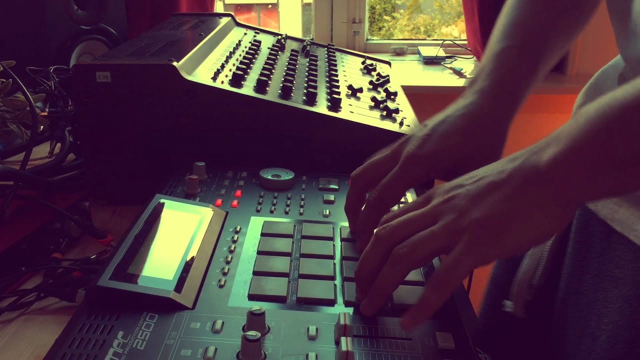 Deep Session. (MPC2500 + ROLAND PA-150)