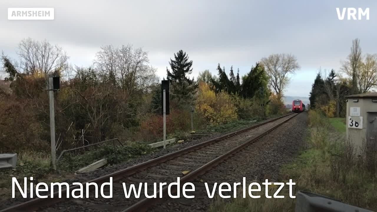 Armsheim: Auto stößt mit Zug zusammen