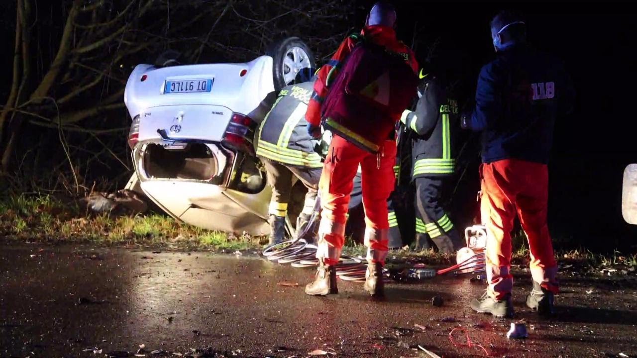 Scontro frontale in via Pomposa a Ferrara, due feriti gravi