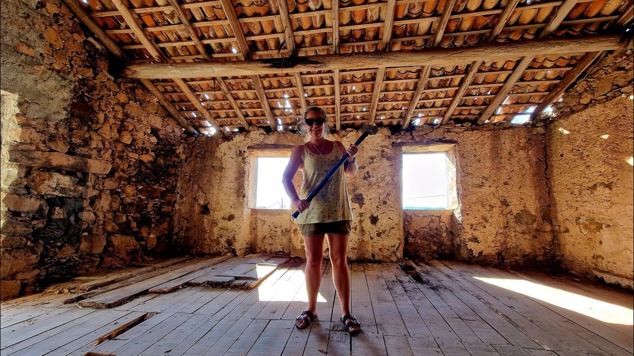 Slap a roof on a RUIN in PORTUGAL!