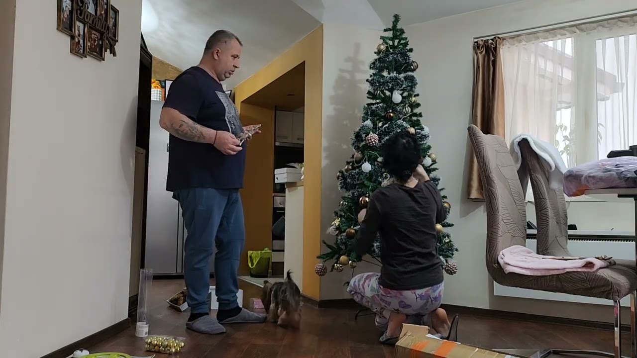 Украсяваме елхата за Коледа 🎄